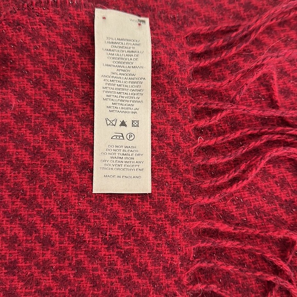 NWT Burberry 72% Lambswool 24% Angora 4% Metallic Fibers Claret Check Scarf - Picture 7 of 7